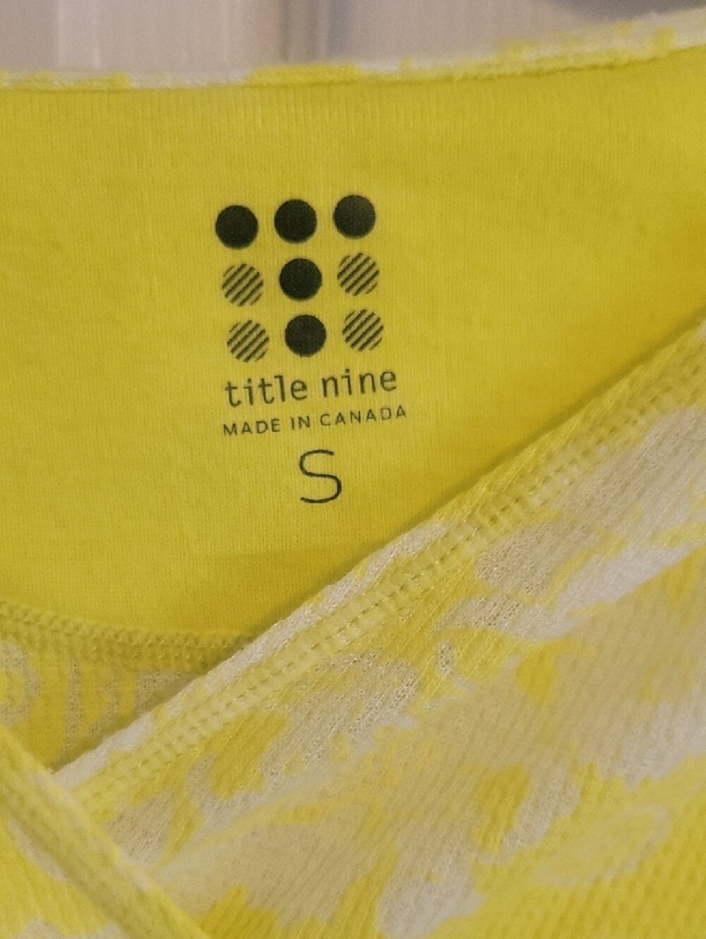 Title Nine SzSm Sheer Yellow Floral Long Sleeve V-Neck Hoodie Tee - Picture 2 of 5